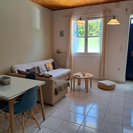 Family Stone Apartment Kyparissia Buitenkant foto