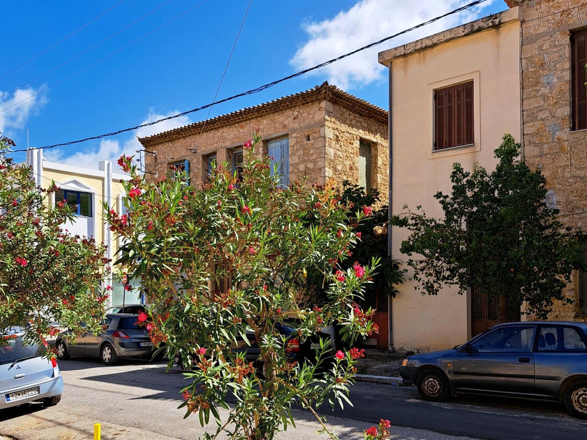 Family Stone Apartment Kyparissia Buitenkant foto