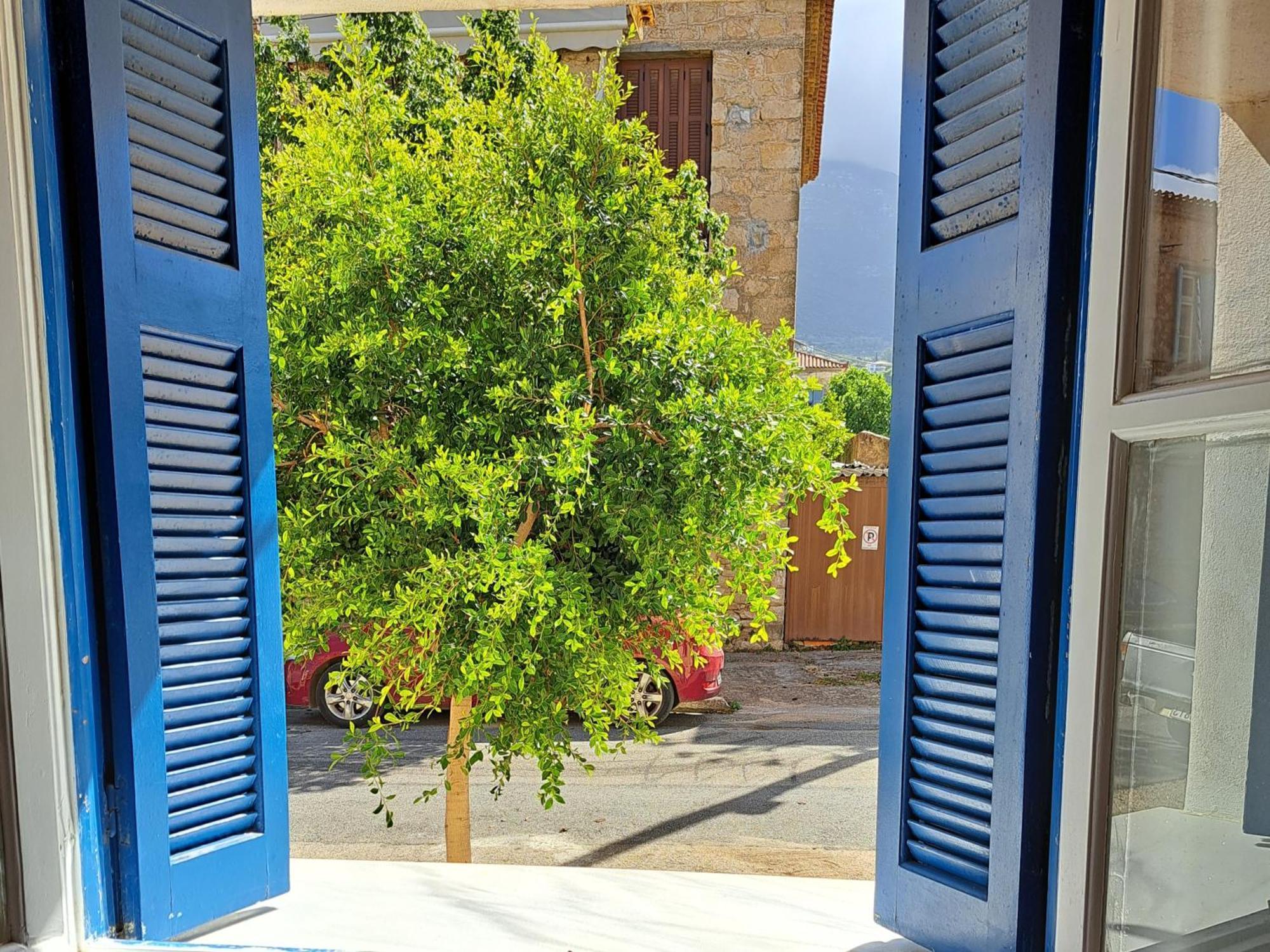 Family Stone Apartment Kyparissia Buitenkant foto